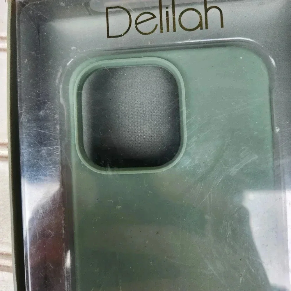 IPhone 13/13 Pro Delilah Case Damaged Box